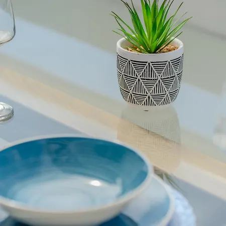 Apartment Malibu Park With Ocean Views & Heated Pool