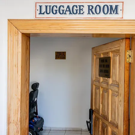 Apartment Malibu Park With Ocean Views & Heated Pool *