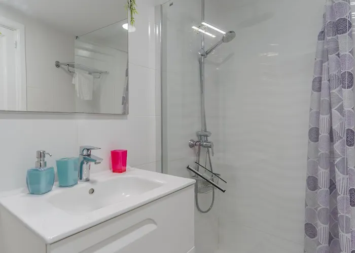 Malibu Park With Ocean Views & Heated Pool